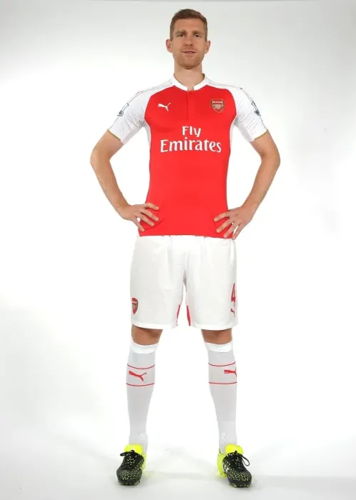 Framed Print : Per Mertesacker: Arsenal's Defender at 2015-16 Season Kick-Off