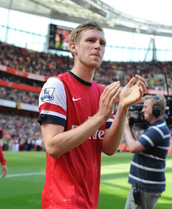 Framed Print : Per Mertesacker Celebrates with Arsenal Fans after Arsenal vs West Bromwich Albion, Premier League 2013-14 Framed Print : Per Mertesacker Celebrates with Arsenal Fans after Arsenal vs West Bromwich Albion, Premier League 2013-14