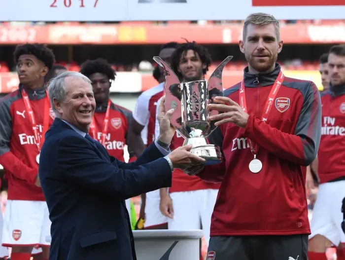 Framed Print : Per Mertesacker Celebrates Emirates Cup Victory with Arsenal