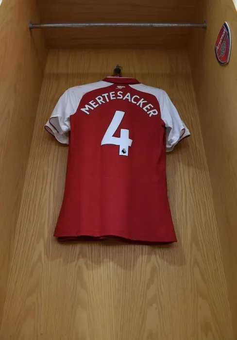 Framed Print : Per Mertesacker Donning Arsenal Shirt Before Arsenal vs Burnley, Premier League 2017-18