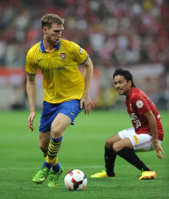 Framed Print : Per Mertesacker Faces Off Against Shinzo Koroki in Urawa Red Diamonds vs. Arsenal Clash