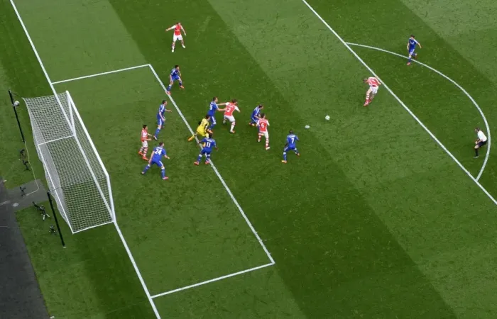 Framed Print : Per Mertesacker Fires Up Arsenal Against Chelsea in the Premier League Framed Print : Per Mertesacker Fires Up Arsenal Against Chelsea in the Premier League