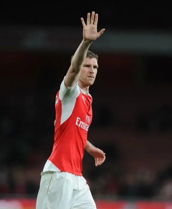 Framed Print : Per Mertesacker in Focus: Arsenal vs. West Bromwich Albion, Premier League 2015-16
