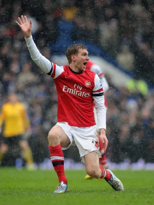 Framed Print : Per Mertesacker Focused: Chelsea vs Arsenal, Premier League 2012-13