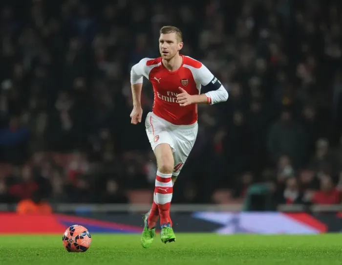 Framed Print : Per Mertesacker Focuses in FA Cup Clash: Arsenal vs. Hull City (2014-15) Framed Print : Per Mertesacker Focuses in FA Cup Clash: Arsenal vs. Hull City (2014-15)