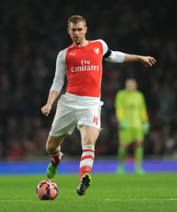 Framed Print : Per Mertesacker Focuses in FA Cup Clash: Arsenal vs Hull City (2014-15)