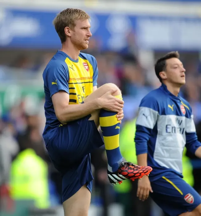 Framed Print : Per Mertesacker Gears Up: Everton vs Arsenal, Premier League 2014 / 15