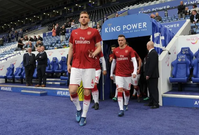 Framed Print : Per Mertesacker: Pre-Match Focus at Leicester City vs Arsenal (2017-18)