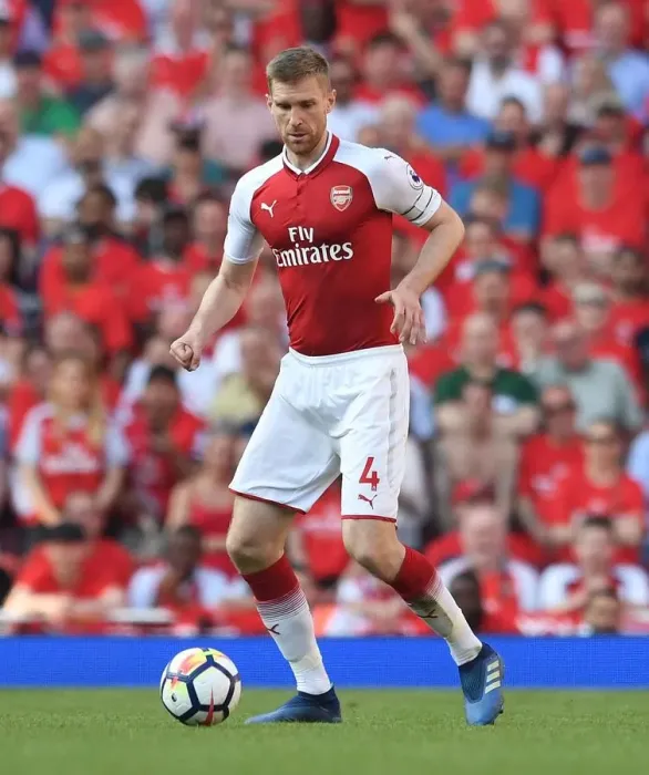 Framed Print : Per Mertesacker: Unwavering Concentration during Arsenal vs Burnley (2017-18)
