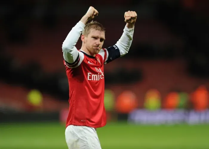 Framed Print : Per Mertesacker's Celebration: Arsenal's FA Cup Triumph Over Tottenham (2013-14)