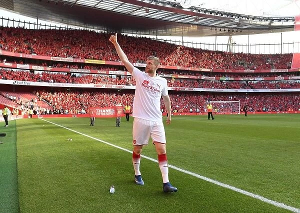 Per Mertesacker's Emotional Farewell: A Arsenal Legend Bids Adieu at Emirates Stadium (2017-18)