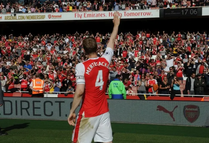 Framed Print : Per Mertesacker's Emotional Farewell: A Arsenal Legend Bids Adieu at Emirates Stadium (2016-17)