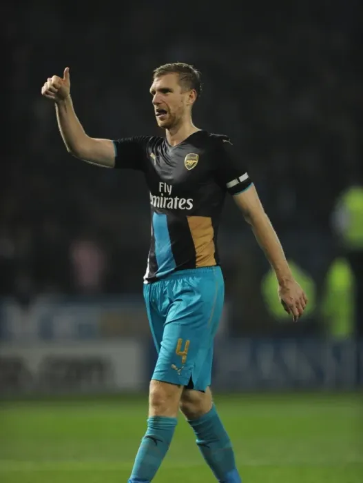 Framed Print : Per Mertesacker's Emotional Farewell: Arsenal's Victory at Sheffield Wednesday, Capital One Cup 2015-16