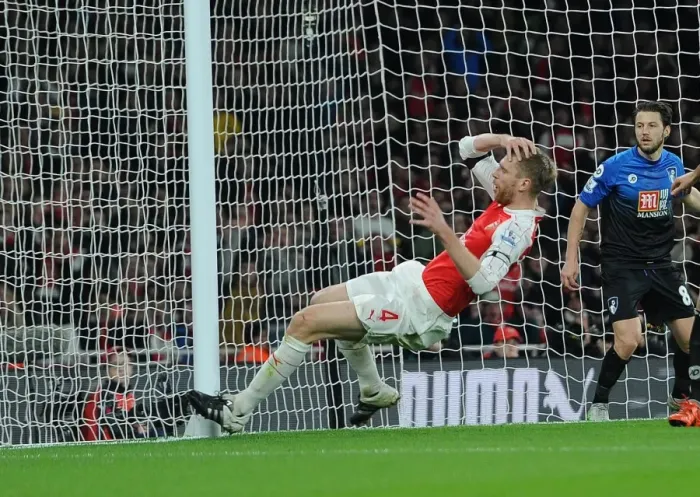 Framed Print : Per Mertesacker's Header: Arsenal's 2-0 Victory over Bournemouth in Barclays Premier League (December 28, 2015) Framed Print : Per Mertesacker's Header: Arsenal's 2-0 Victory over Bournemouth in Barclays Premier League (December 28, 2015)