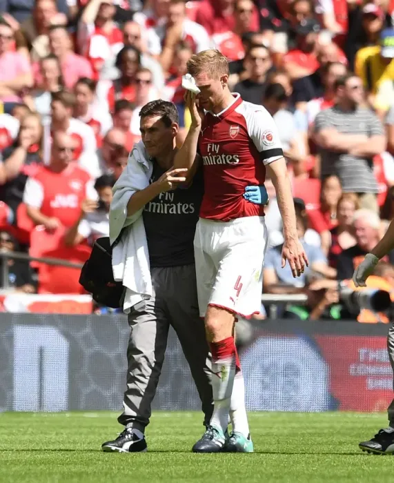 Framed Print : Per Mertesacker's Injury: Arsenal vs. Chelsea - FA Community Shield 2017 Framed Print : Per Mertesacker's Injury: Arsenal vs. Chelsea - FA Community Shield 2017