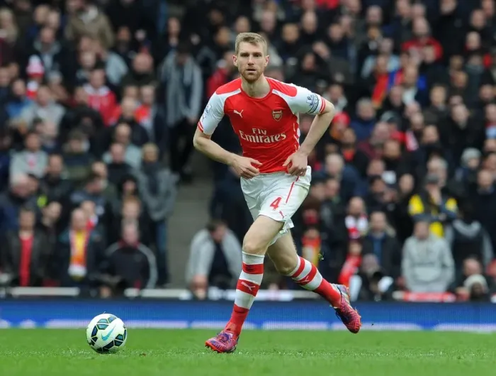Framed Print : Per Mertesacker's Intense Focus: Arsenal vs Liverpool Clash (2015)