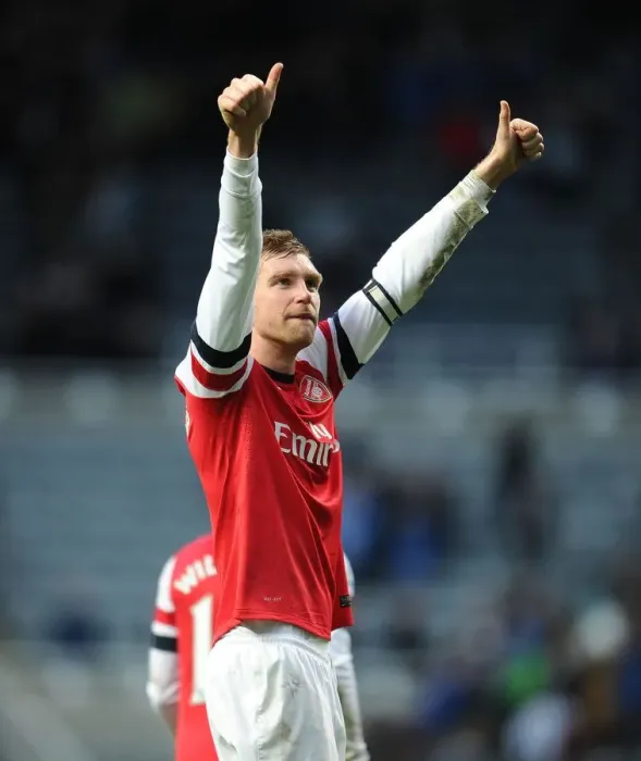 Framed Print : Per Mertesacker's Triumph: Arsenal Secures Victory Over Newcastle United in the 2013-14 Premier League