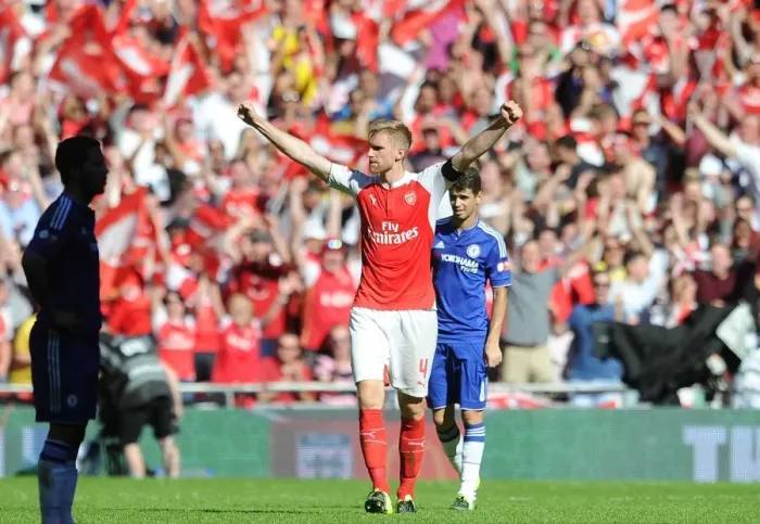 Framed Print : Per Mertesacker's Triumphant Moment: Arsenal's FA Community Shield Victory over Chelsea (2015)