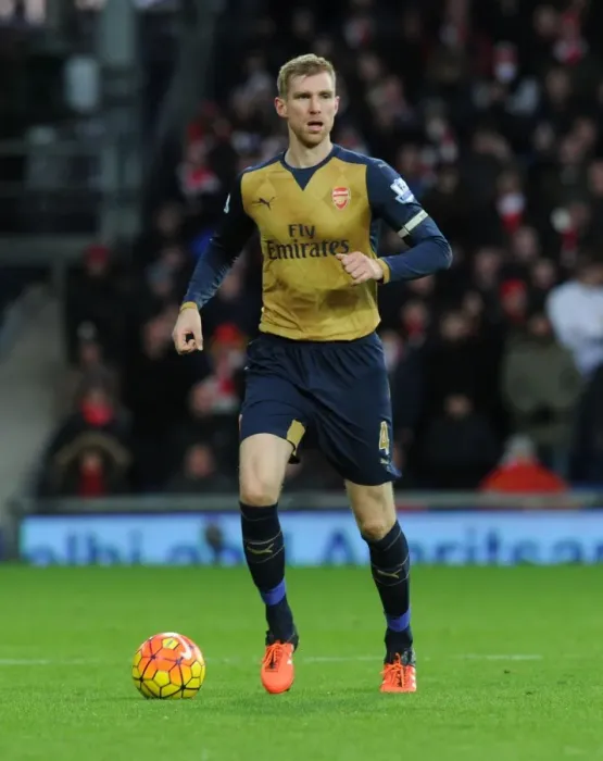 Framed Print : Per Mertesacker's Unwavering Concentration: Arsenal vs. West Bromwich Albion (November 2015) Framed Print : Per Mertesacker's Unwavering Concentration: Arsenal vs. West Bromwich Albion (November 2015)