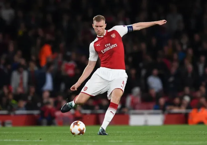 Framed Print : Per Mertesacker's Unwavering Concentration: Arsenal's Europa League Battle Against 1. FC Koeln