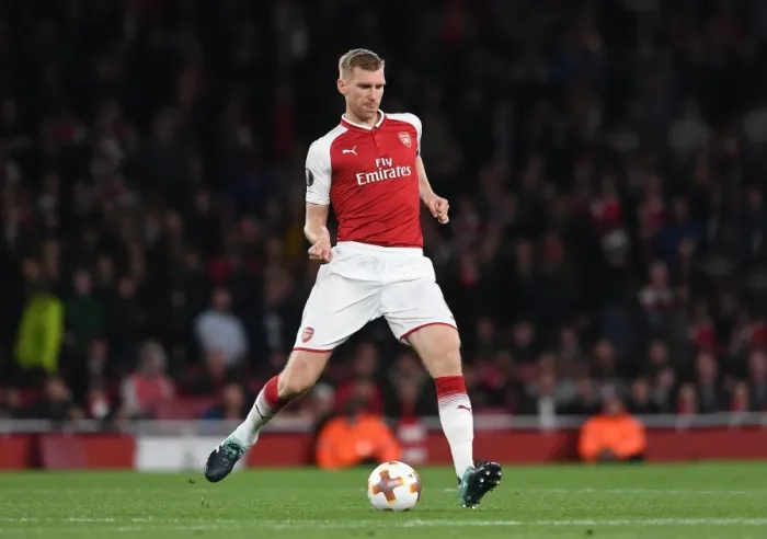 Framed Print : Per Mertesacker's Unwavering Focus: Arsenal's Defensive Wall Against 1. FC Koeln in Europa League