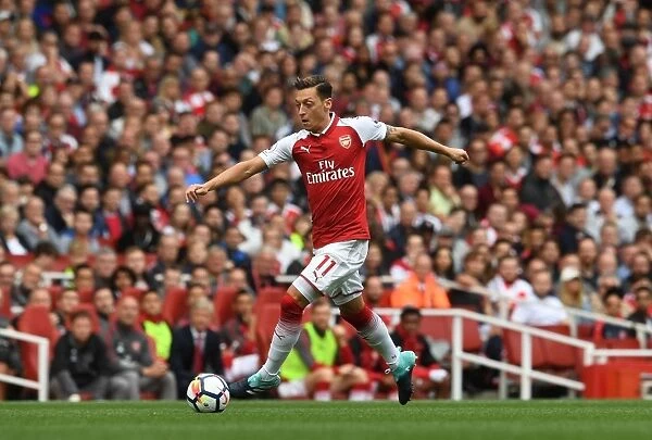 Mesut Ozil in Action: Arsenal vs AFC Bournemouth, Premier League 2017-18