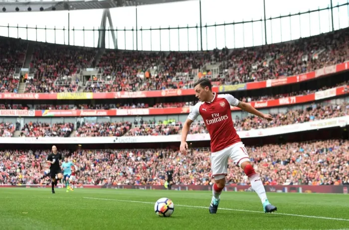 Framed Print : Mesut Ozil in Action: Arsenal vs AFC Bournemouth, Premier League 2017-18