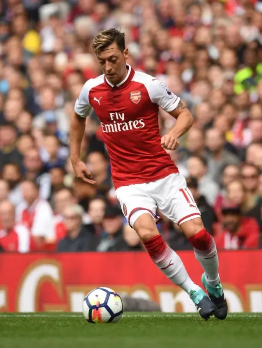 Framed Print : Mesut Ozil in Action: Arsenal vs AFC Bournemouth, Premier League 2017-18