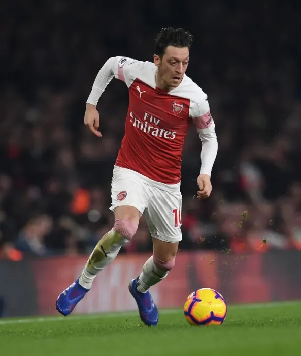 Framed Print : Mesut Ozil in Action: Arsenal vs AFC Bournemouth, Premier League 2018-19
