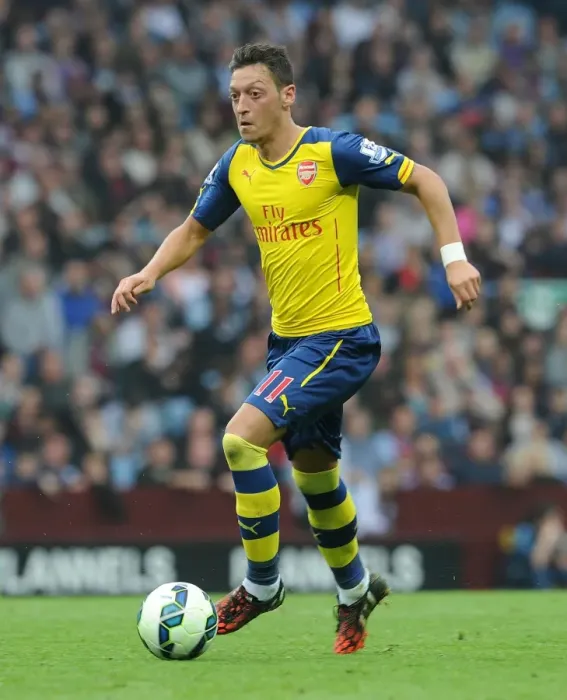 Framed Print : Mesut Ozil in Action: Arsenal vs. Aston Villa, Premier League 2014-15
