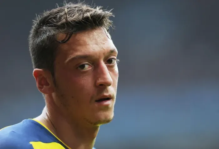Framed Print : Mesut Ozil in Action: Arsenal vs. Aston Villa, Premier League 2014-15