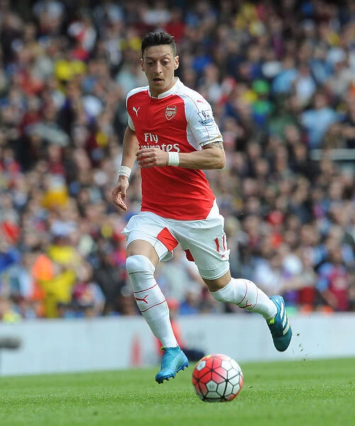 Mesut Ozil in Action: Arsenal vs Aston Villa, Premier League 2015-16
