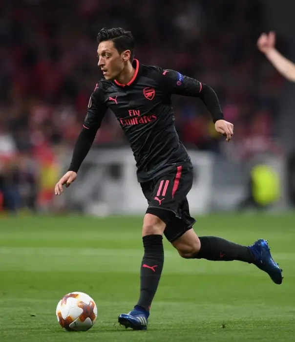 Framed Print : Mesut Ozil in Action: Arsenal vs Atletico Madrid, UEFA Europa League Semi-Final Framed Print : Mesut Ozil in Action: Arsenal vs Atletico Madrid, UEFA Europa League Semi-Final