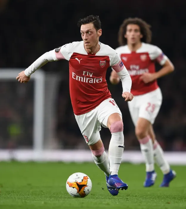 Framed Print : Mesut Ozil in Action: Arsenal vs. BATE Borisov, UEFA Europa League 2018-19