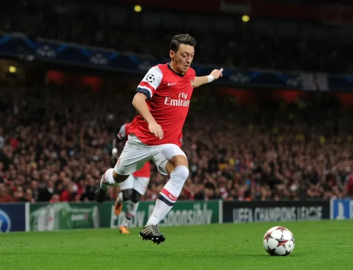 Framed Print : Mesut Ozil in Action: Arsenal vs Borussia Dortmund, UEFA Champions League (2013) Framed Print : Mesut Ozil in Action: Arsenal vs Borussia Dortmund, UEFA Champions League (2013)