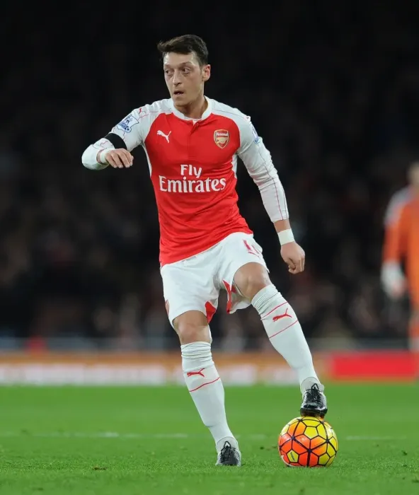 Framed Print : Mesut Ozil in Action: Arsenal vs. Bournemouth, 2015-16 Premier League