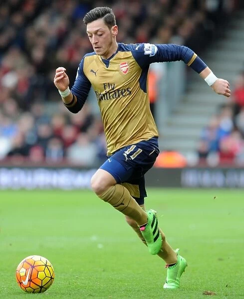 Mesut Ozil in Action: Arsenal vs. Bournemouth, Premier League 2015-16