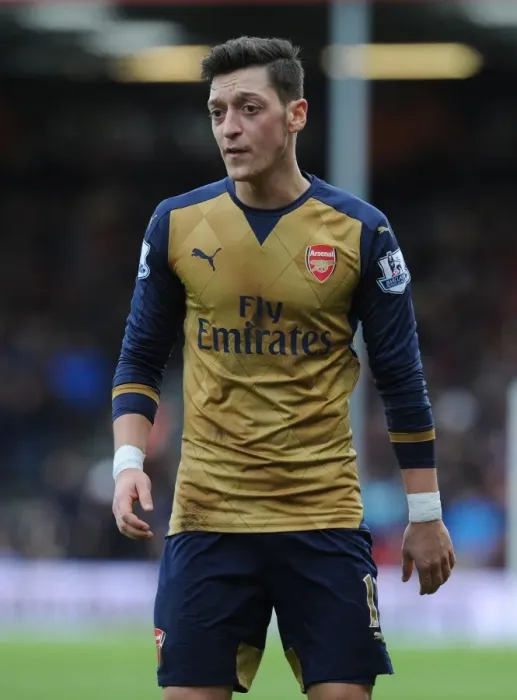 Framed Print : Mesut Ozil in Action: Arsenal vs. Bournemouth, Premier League 2015-16