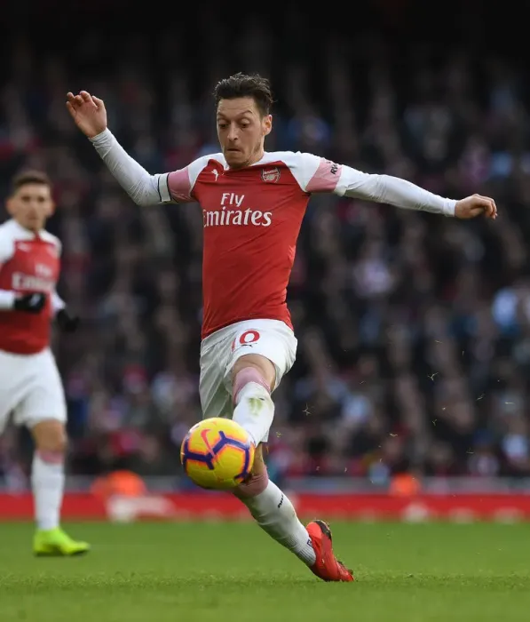 Framed Print : Mesut Ozil in Action: Arsenal vs Burnley, Premier League 2018-19 Framed Print : Mesut Ozil in Action: Arsenal vs Burnley, Premier League 2018-19