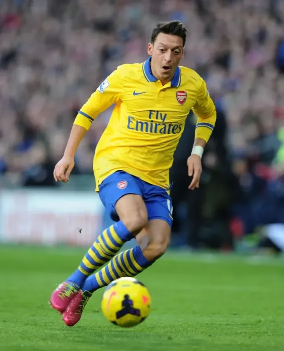 Framed Print : Mesut Ozil in Action: Arsenal vs. Cardiff City, Premier League 2013-14