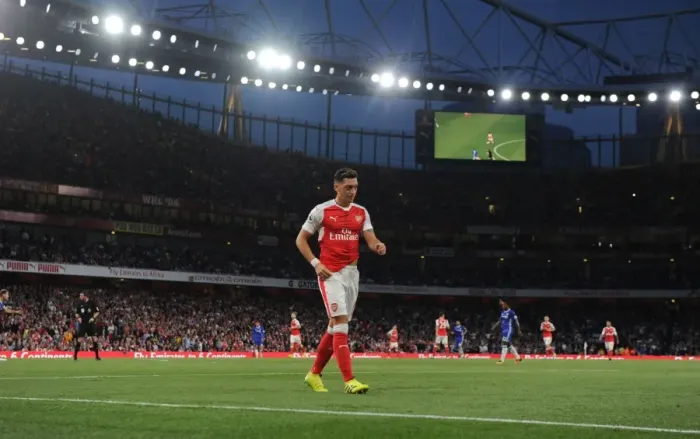 Framed Print : Mesut Ozil in Action: Arsenal vs. Chelsea, Premier League 2016-17 Framed Print : Mesut Ozil in Action: Arsenal vs. Chelsea, Premier League 2016-17
