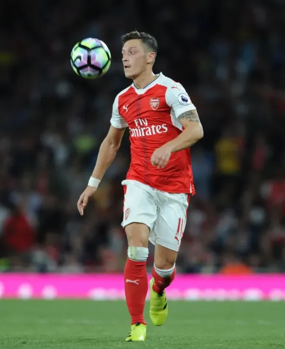Framed Print : Mesut Ozil in Action: Arsenal vs. Chelsea, Premier League 2016-17