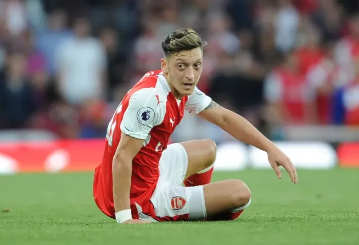 Framed Print : Mesut Ozil in Action: Arsenal vs. Chelsea, Premier League 2016-17