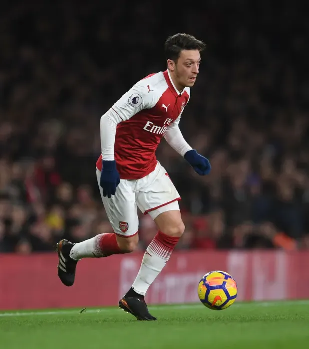 Framed Print : Mesut Ozil in Action: Arsenal vs Chelsea, Premier League 2017-18 Framed Print : Mesut Ozil in Action: Arsenal vs Chelsea, Premier League 2017-18