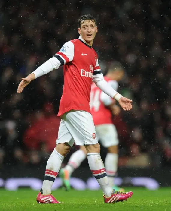 Framed Print : Mesut Ozil in Action: Arsenal vs Chelsea, Premier League 2013-14 Framed Print : Mesut Ozil in Action: Arsenal vs Chelsea, Premier League 2013-14