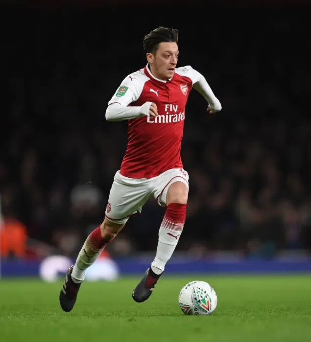 Framed Print : Mesut Ozil in Action: Arsenal vs Chelsea Carabao Cup Semi-Final