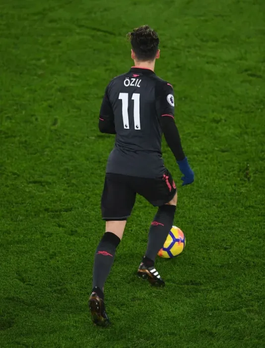 Framed Print : Mesut Ozil in Action: Arsenal vs. Crystal Palace, Premier League 2017-18