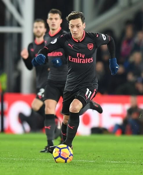 Mesut Ozil in Action: Arsenal vs. Crystal Palace, Premier League 2017-18