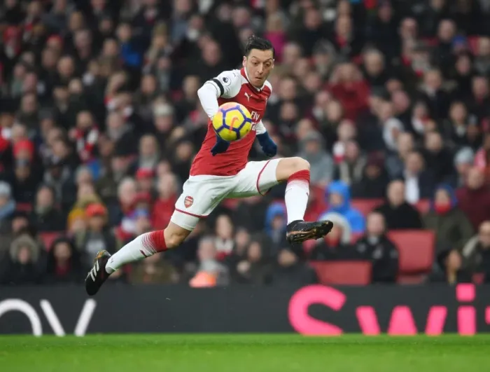 Framed Print : Mesut Ozil in Action: Arsenal vs Crystal Palace, Premier League 2017-18 Framed Print : Mesut Ozil in Action: Arsenal vs Crystal Palace, Premier League 2017-18