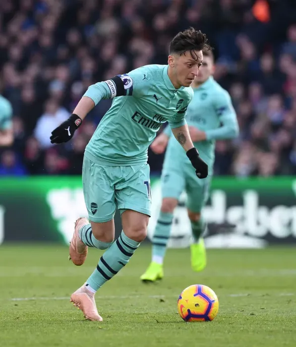 Framed Print : Mesut Ozil in Action: Arsenal vs. Crystal Palace, Premier League 2018-19 Framed Print : Mesut Ozil in Action: Arsenal vs. Crystal Palace, Premier League 2018-19